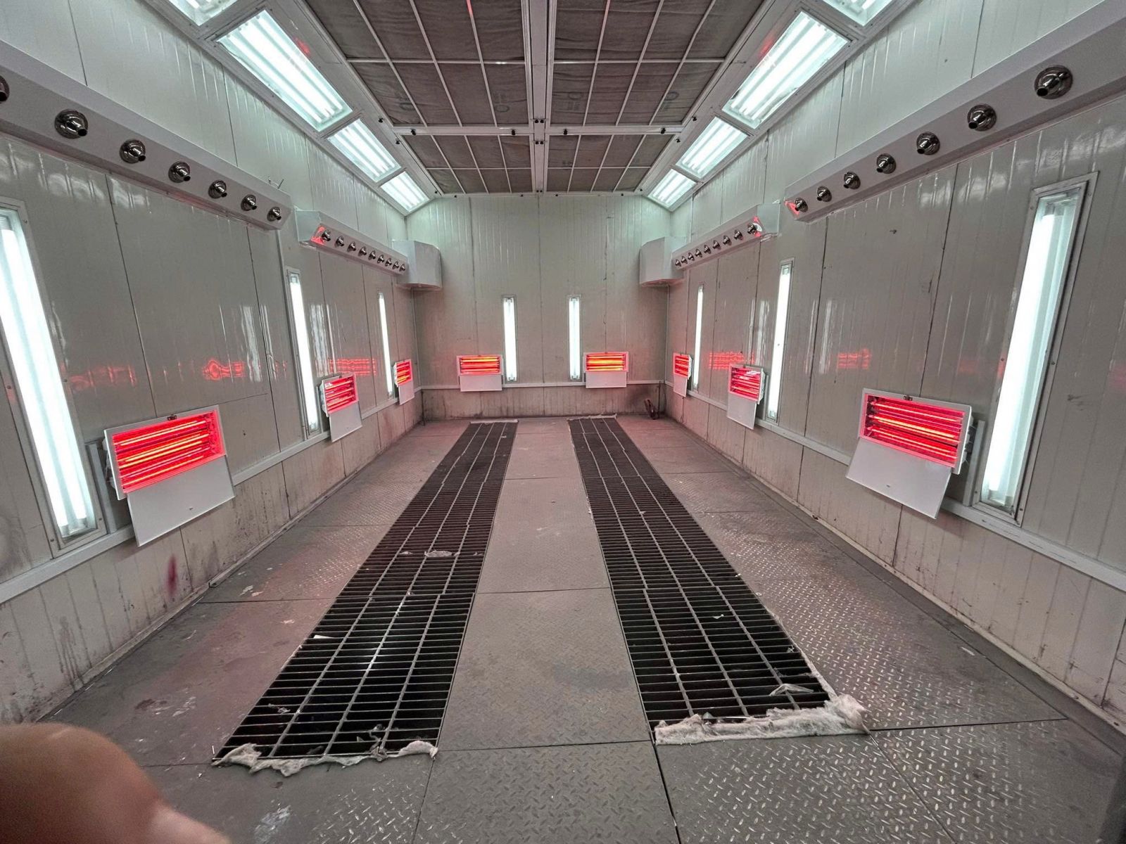 Hệ thống sấy điện phòng sơn bằng bóng đèn hông ngoại vimet SHP24011