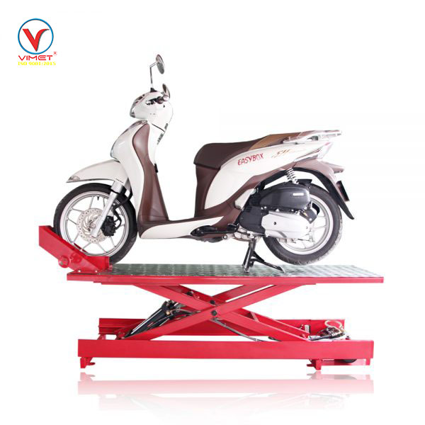 Bàn nâng xe máy âm nền