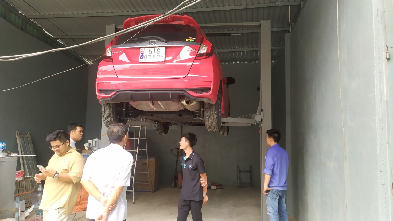 Cầu nâng 2 trụ cáp trên VIMET TLG40110