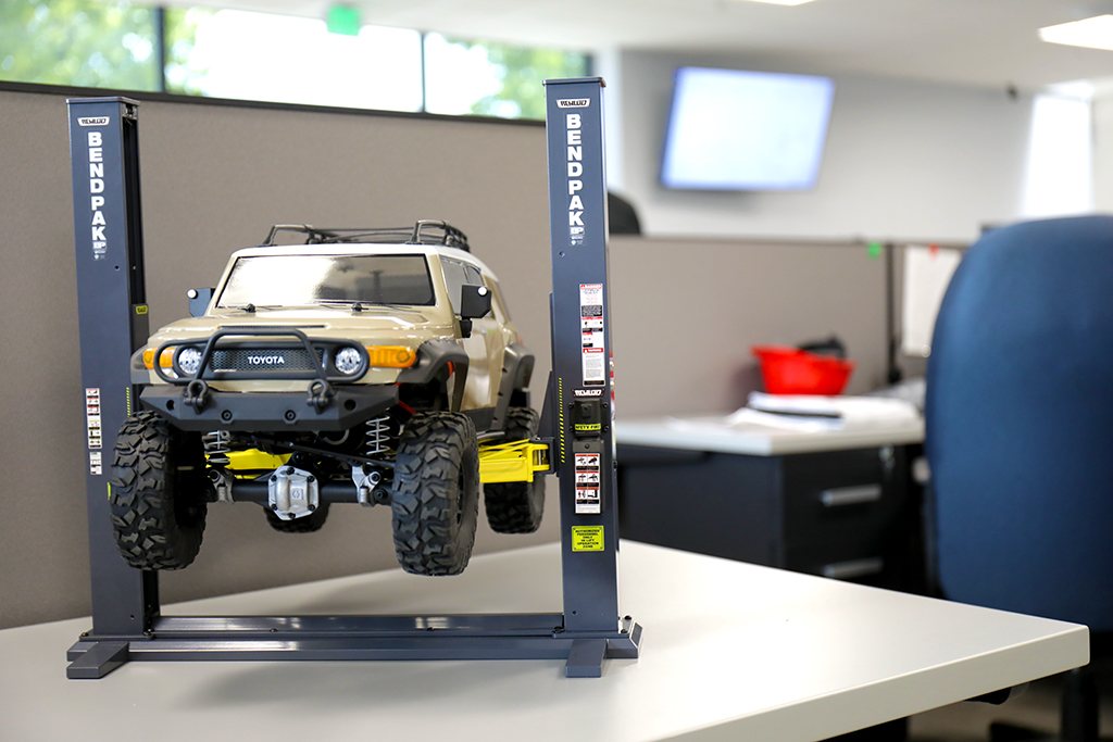 Cầu nâng 2 trụ mô hình tỉ lệ 1:10 Bendpak XPR-9S-DC