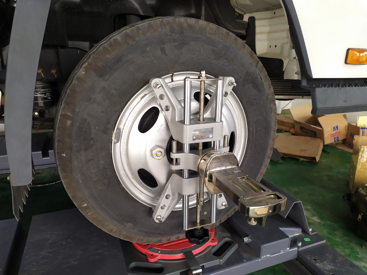 Cầu nâng 4 trụ 5.5 tấn kiểm tra góc lái FLW55311