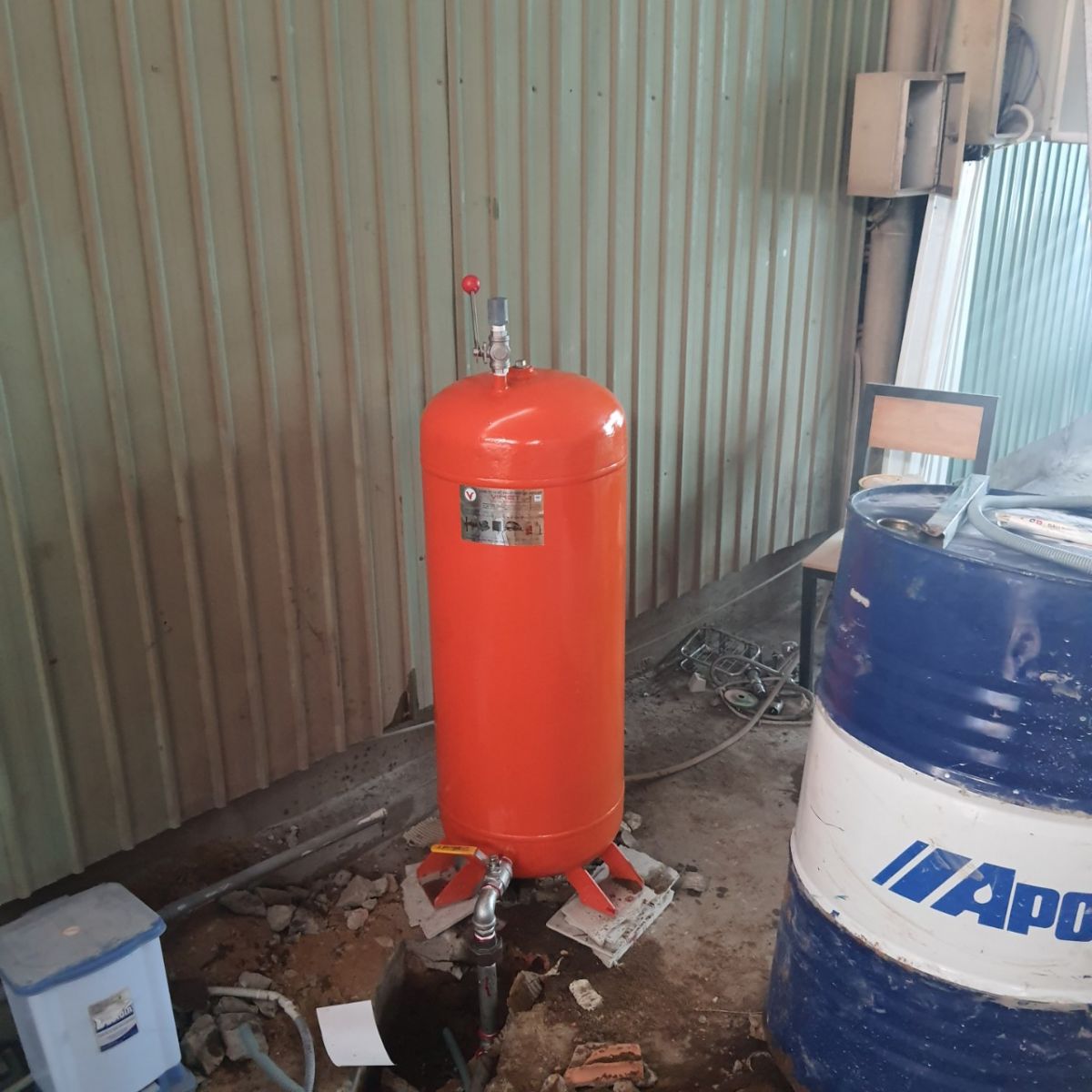 Cầu nâng 1 trụ rửa xe kiểu chữ X âm nền VIMET VLWS3500